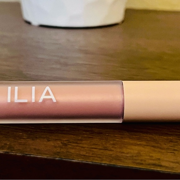 ILIA liquid powder chromatic eye tint in Aura - Picture 3 of 4